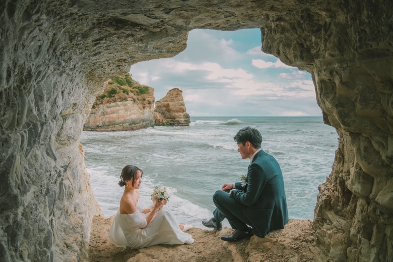 海が見える洞窟で非現実的な世界を体験！