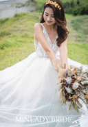 Aライン 刺繍入りウェディングドレス