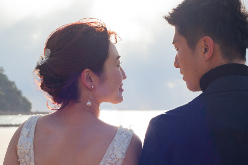 夕陽の光に包まれた横顔