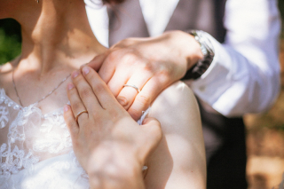 静かに、想いが重なる場所