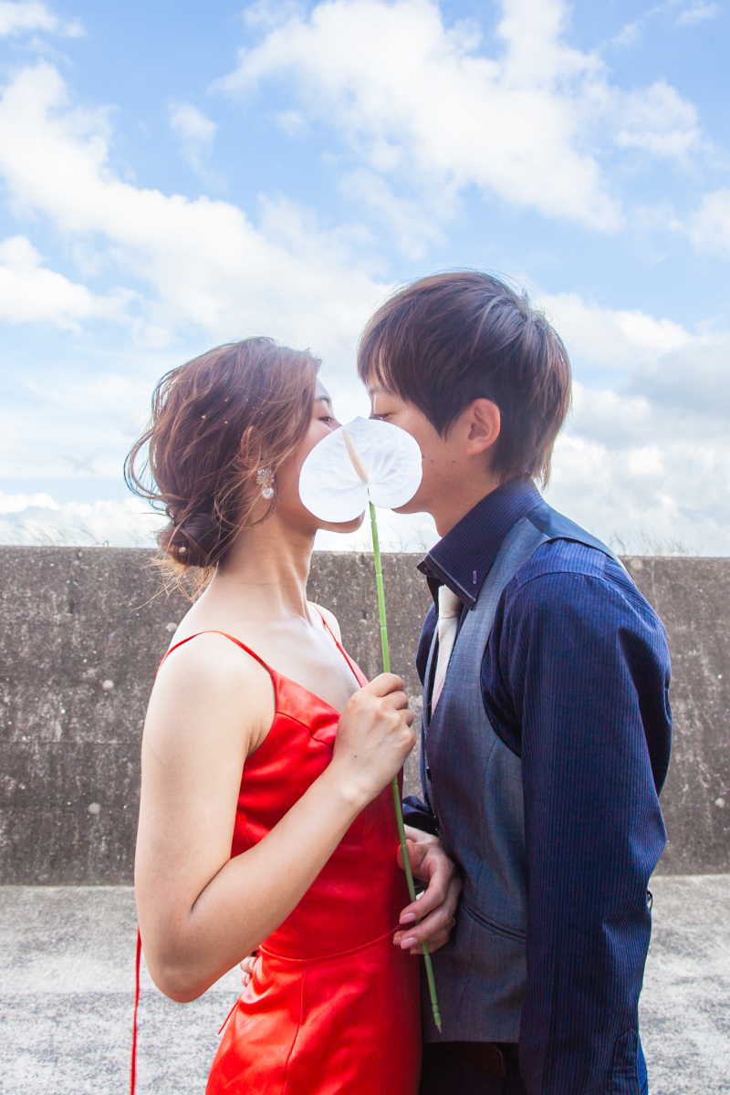 お花越しの&ldquo;隠れキス&rdquo;から