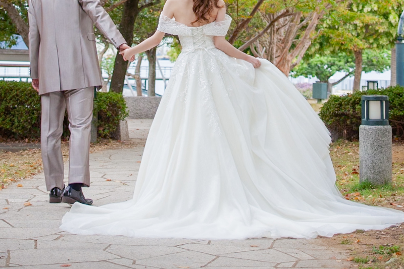 【衣装2着無料】30万円相当の挙式ドレスも選べる！洋装2着プラン｜ヘアメイク・200カット・小物込