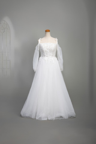 レースオフショルドレス