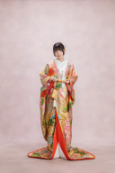 金地の色打掛・花々