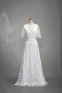 バックオープンレースドレス