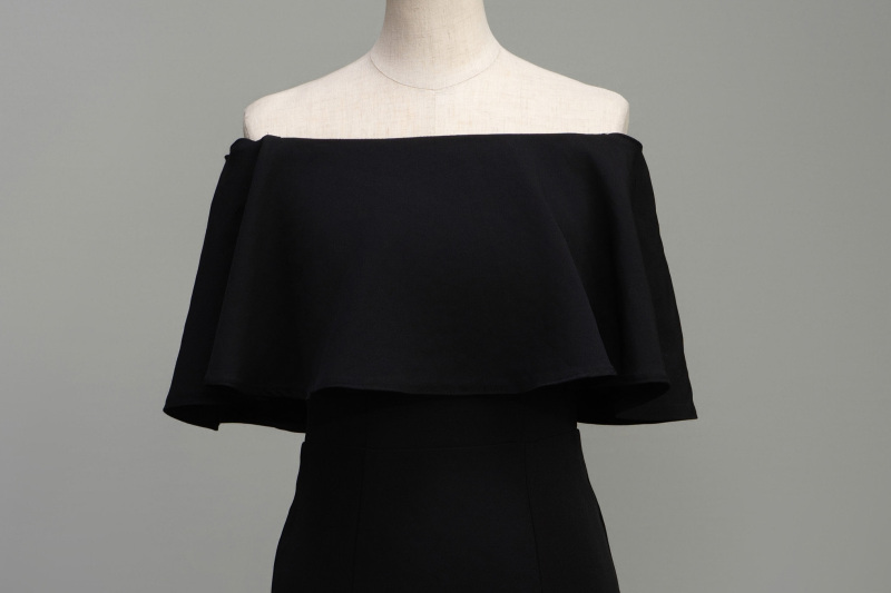 フリルオフショルドレス　ブラック