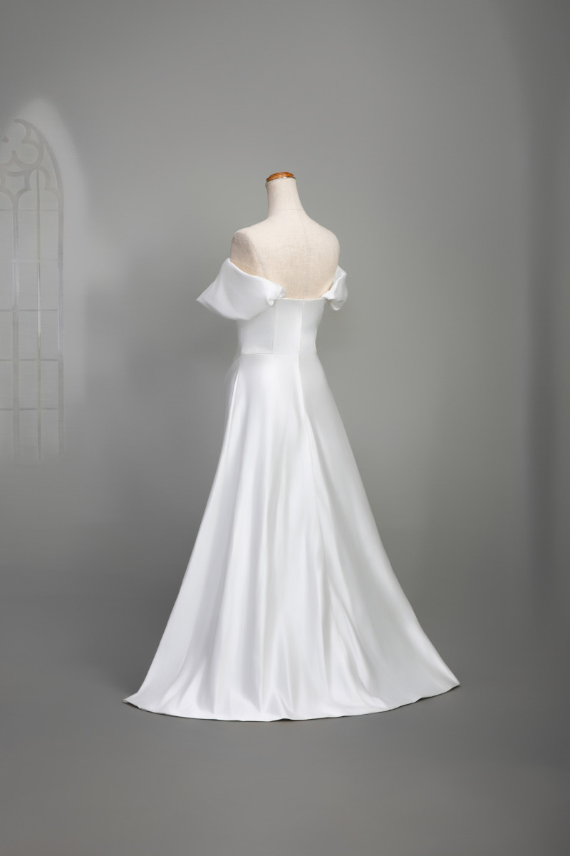 パフスリーブオフショルドレス