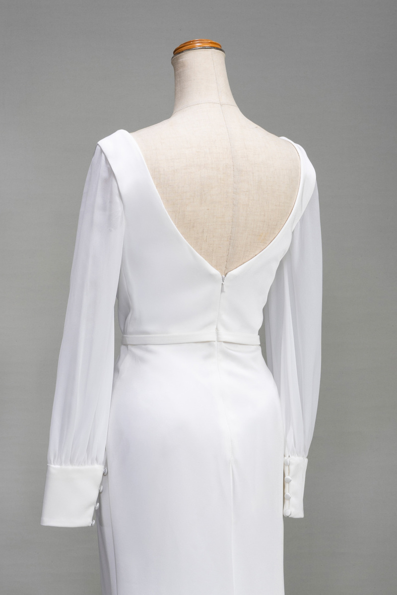 スリットロングスリーブドレス