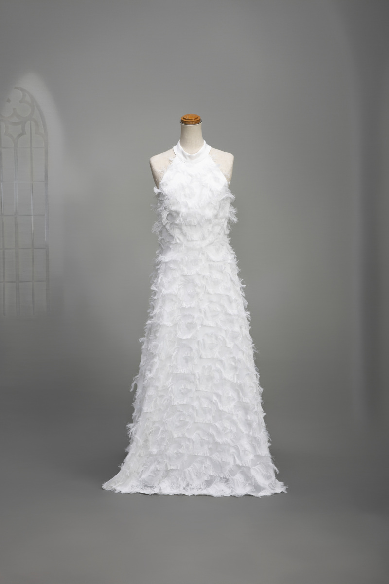 ホルターネックフェザードレス