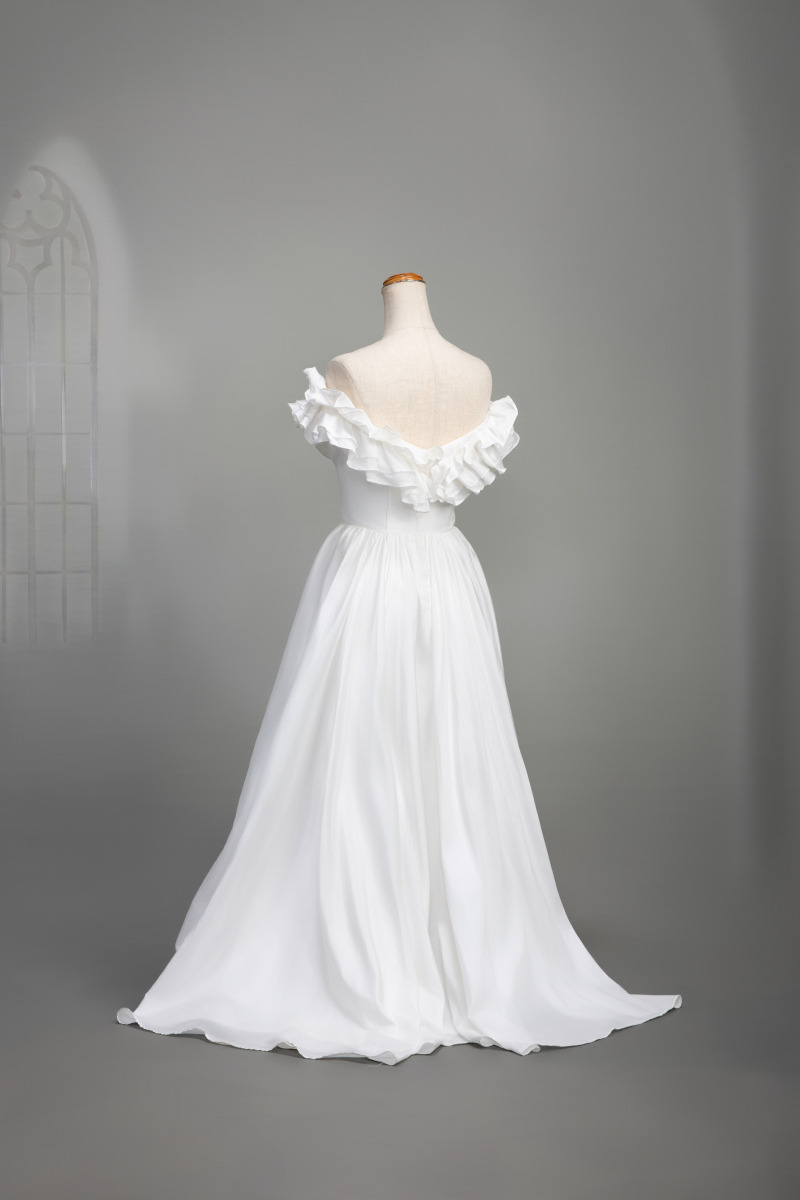 フリルラインドレス