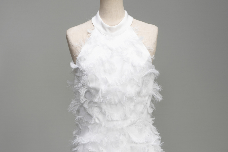 ホルターネックフェザードレス