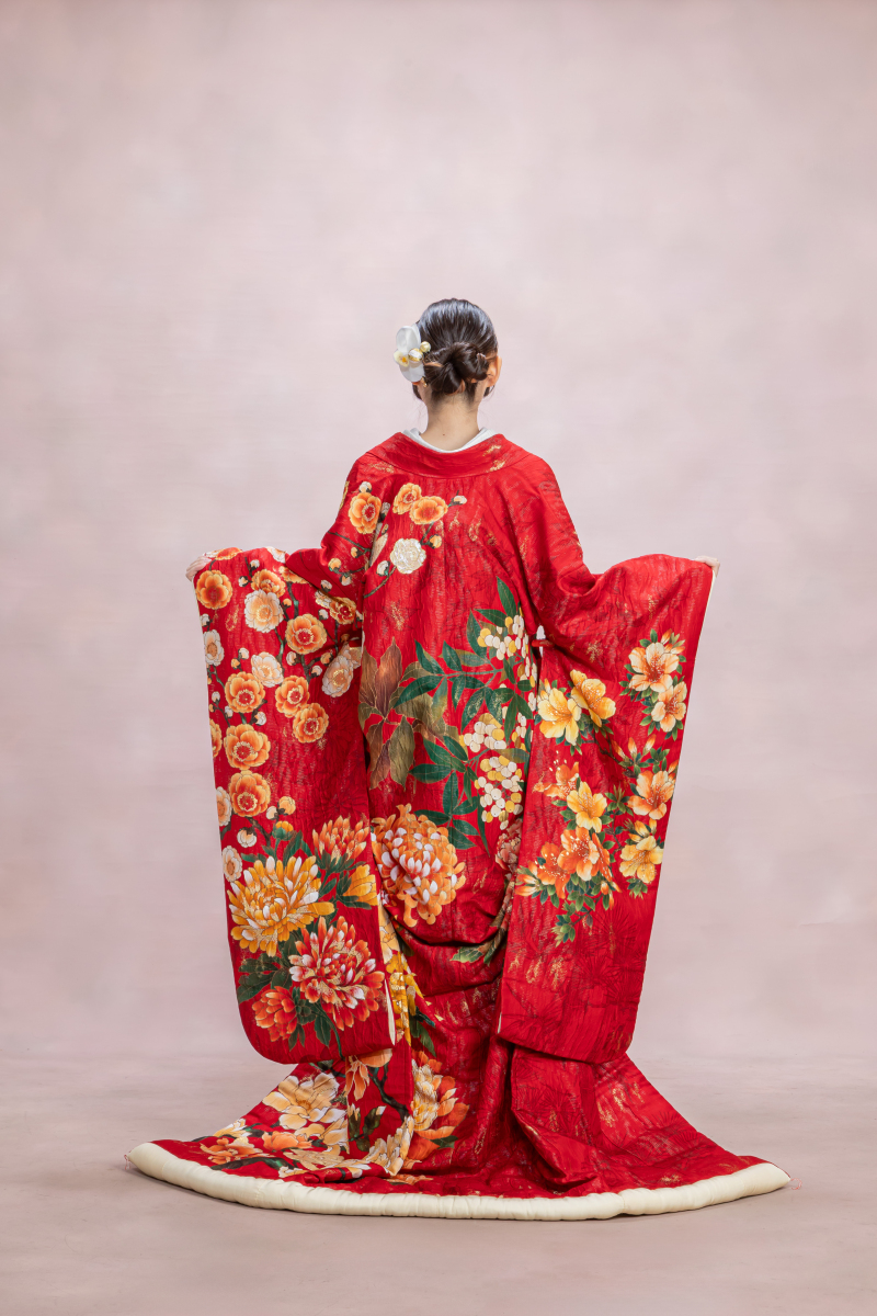 赤の色打掛・牡丹・菊