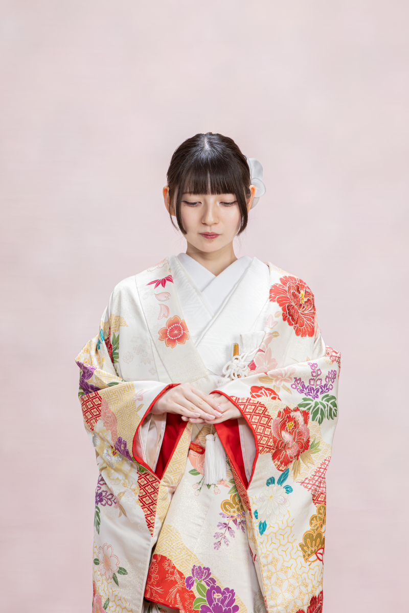 白地の色打掛・花々