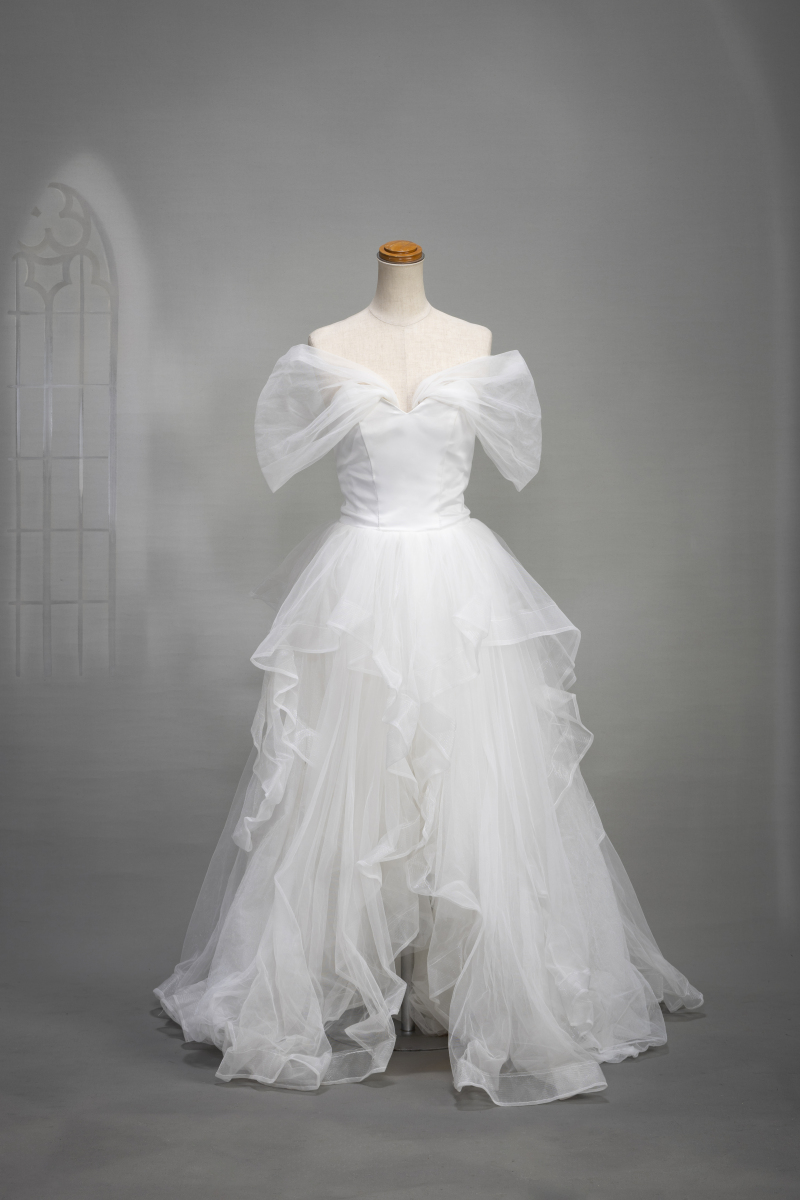 ボリュームフリルドレス