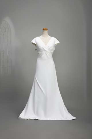 バックリボンドレス