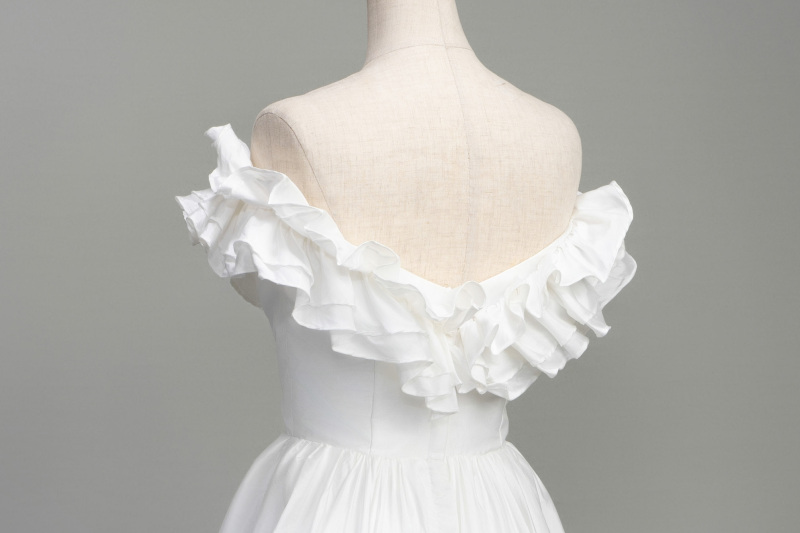 フリルラインドレス