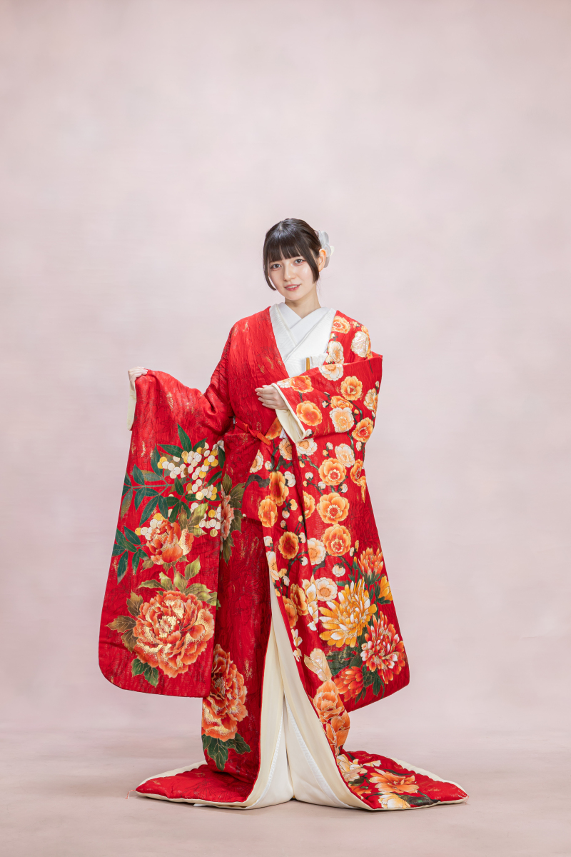 赤の色打掛・牡丹・菊