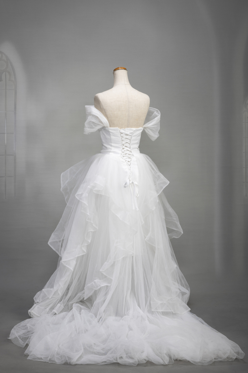 ボリュームフリルドレス