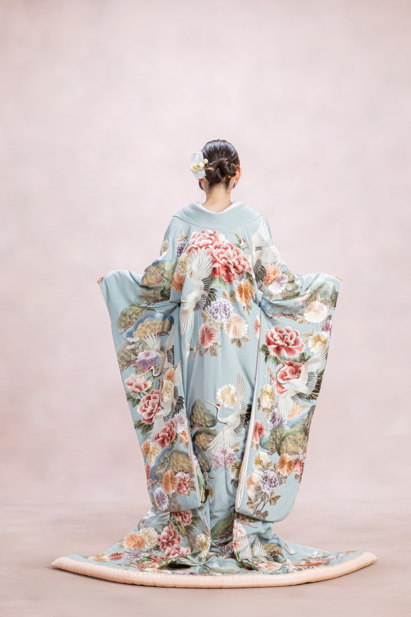 水色の色打掛・鶴・花々