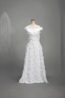 フェザーオフショルドレス