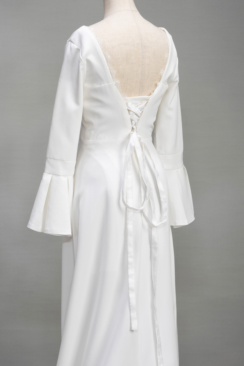 ベルスリーブドレス