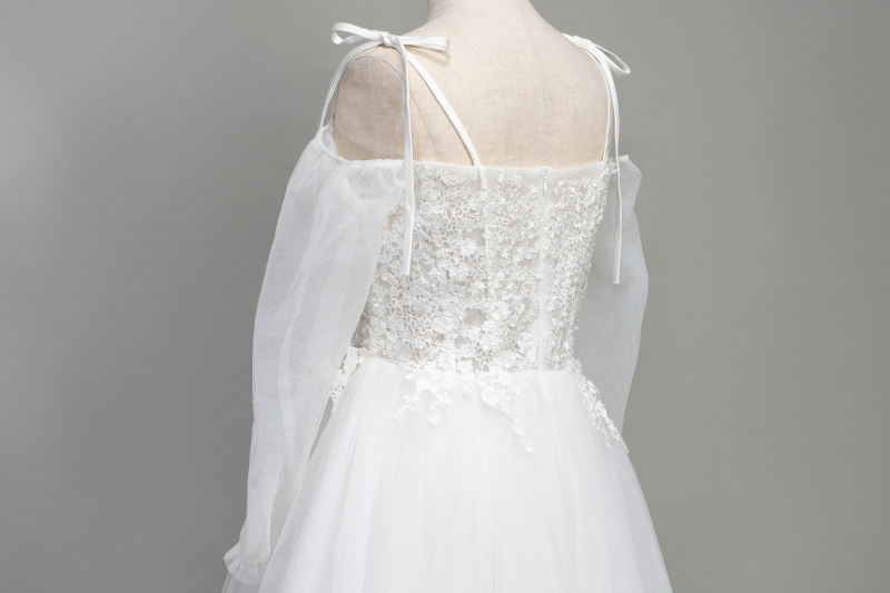 レースオフショルドレス