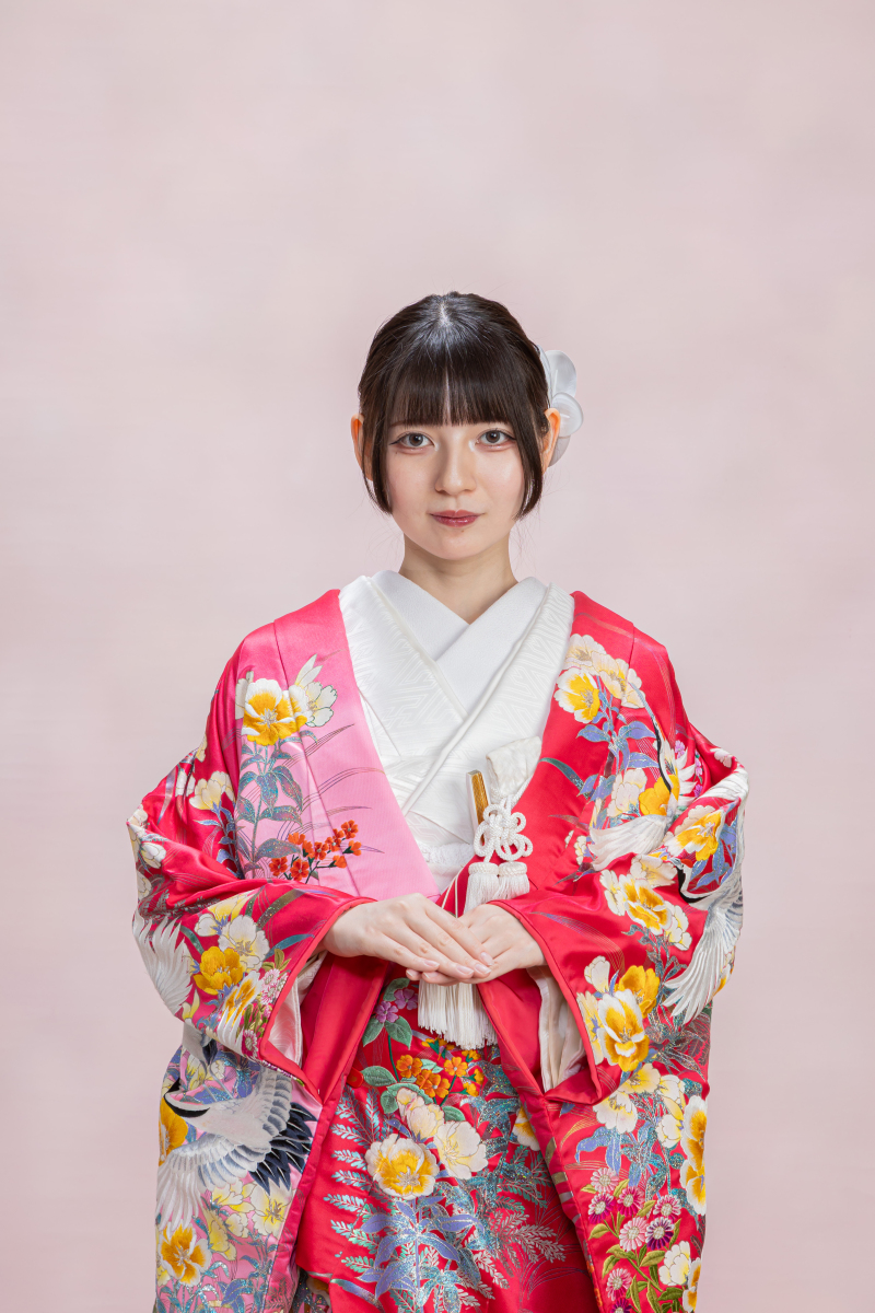 ピンクと赤の色打掛・花々・鶴