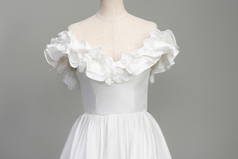 フリルラインドレス