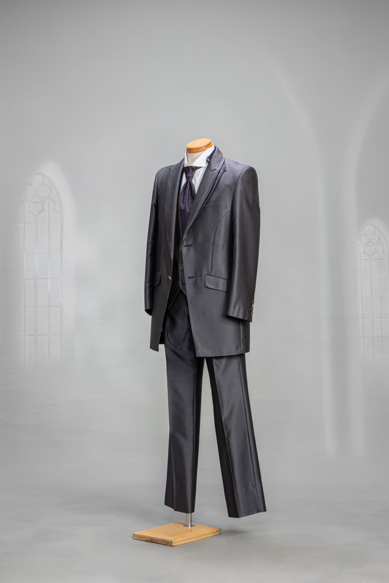 ダークグレー・ストライプ