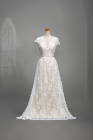 レースカットアウトドレス