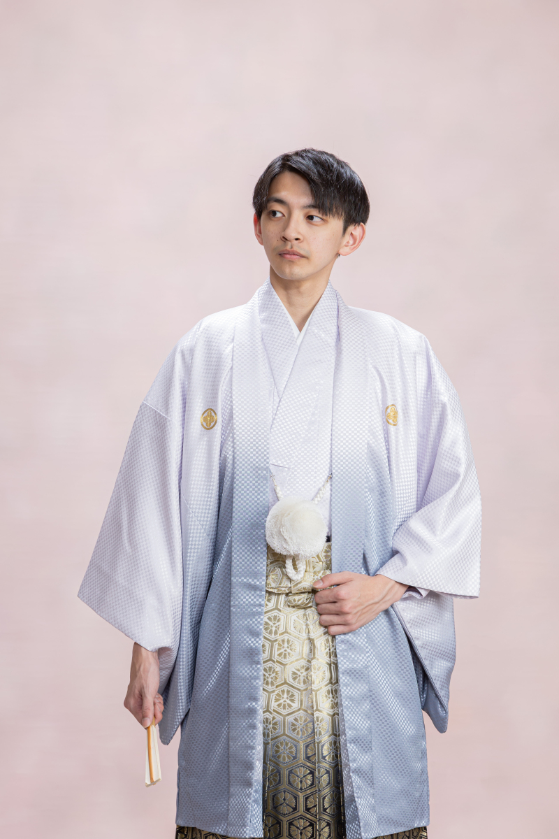 淡いピンクとブルーグレーのグラデーション・金の亀甲文様