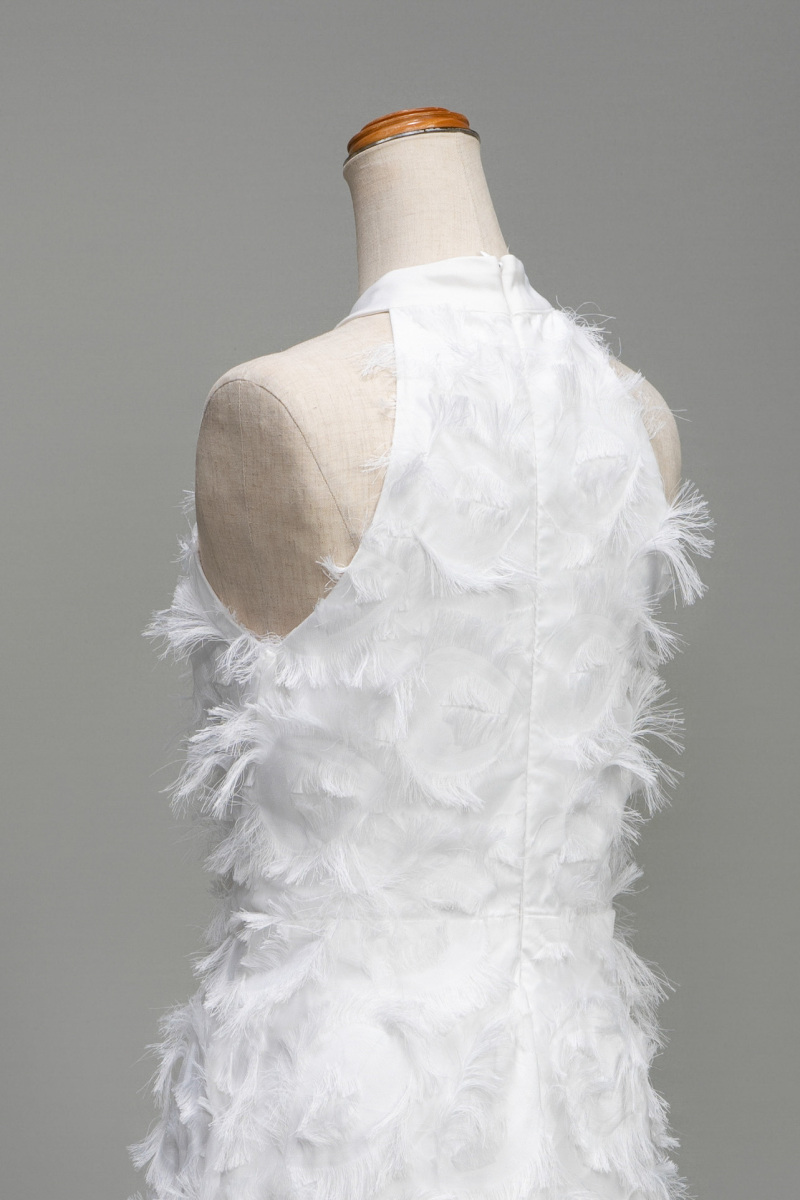 ホルターネックフェザードレス