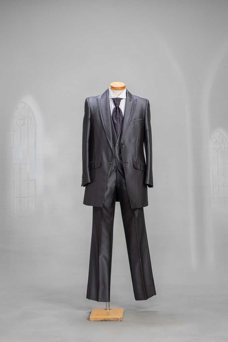 ダークグレー・ストライプ