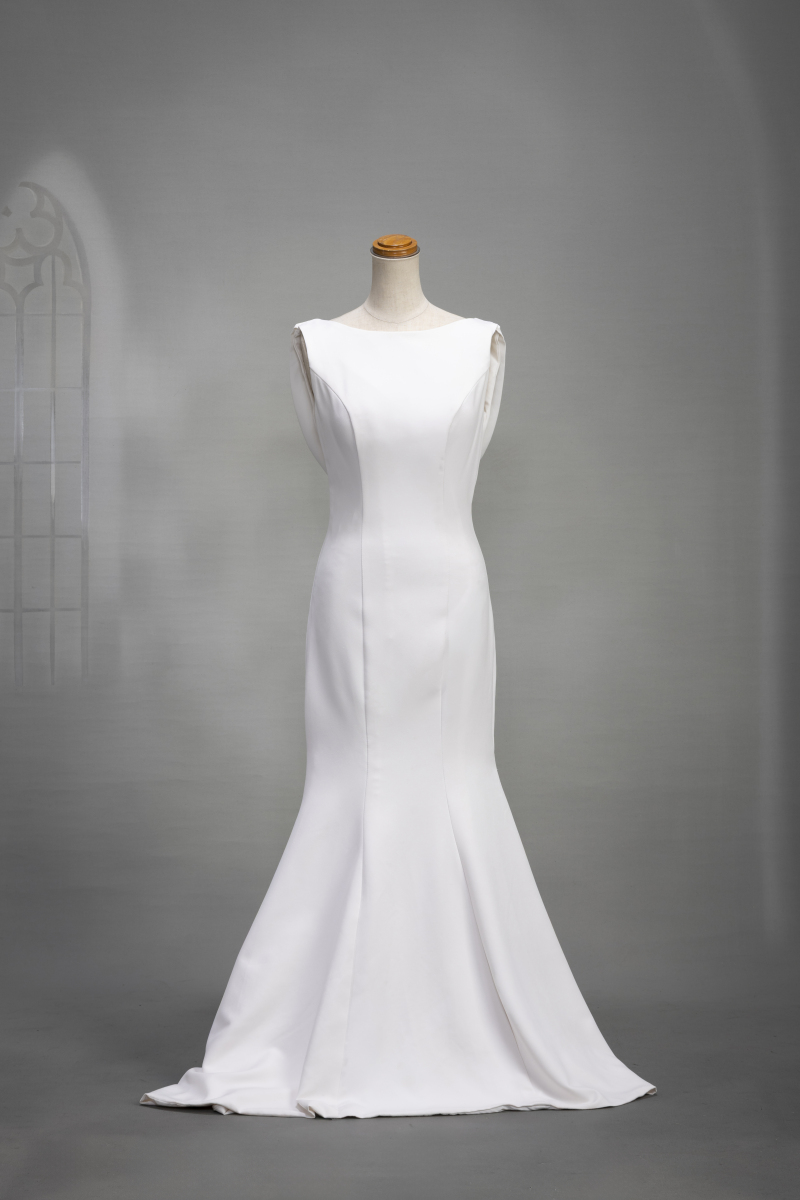 バックシャンスレンダードレス