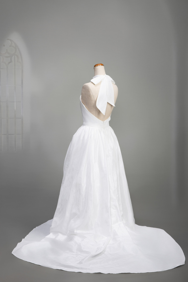 ホルターネックプリンセスドレス