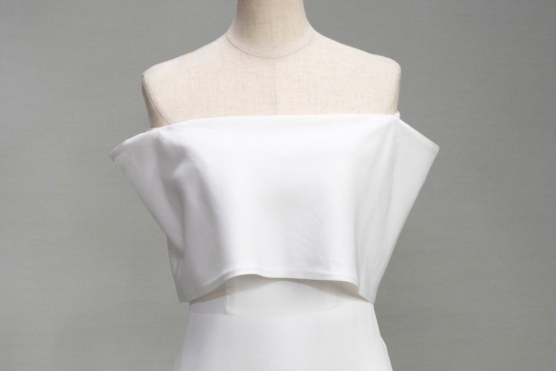 フリルオフショルドレス　ホワイト