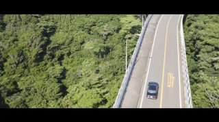 映画のような迫力あるムービーも得意です。愛車やバイクなどドローンを使用し撮影することも可能です。趣味✖️オープニングムービーでゲストの皆様を驚かせましょう！ぜひ、一度ご相談ください。