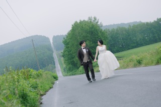 美瑛・花畑とジェットコースターの道