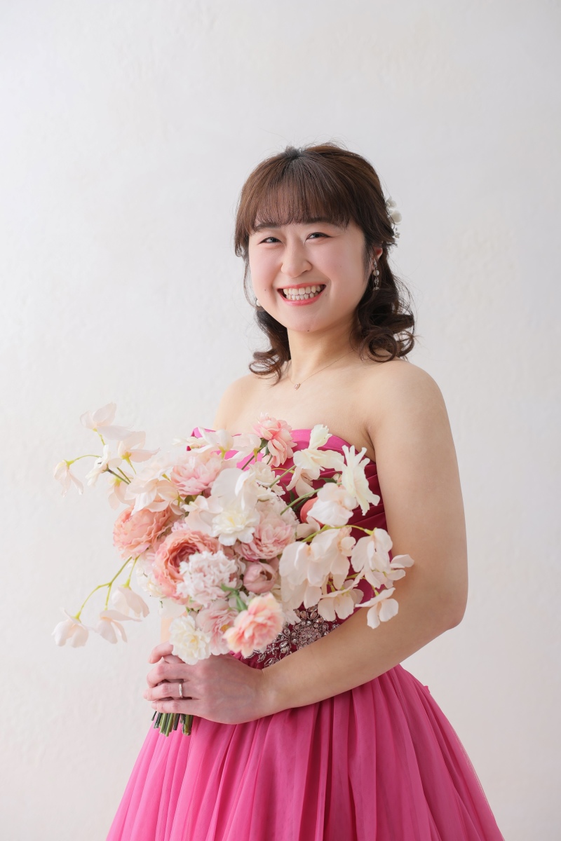 ブーケも柔らかい色で・・・