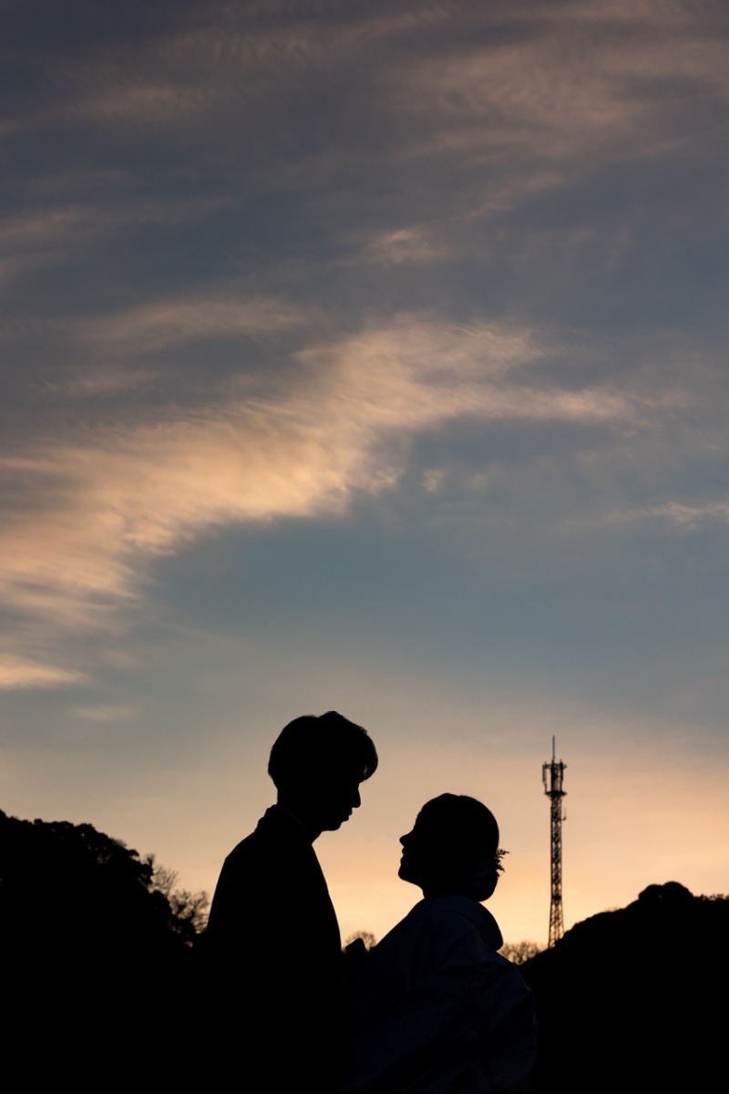 夕方の空と、ふたりの形