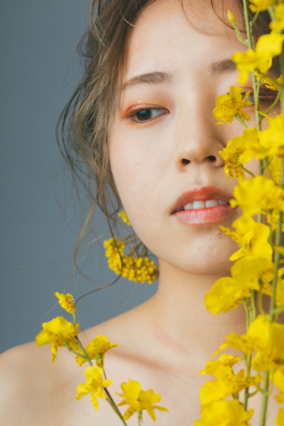 ナチュラルヘア&times;オレンジメイク