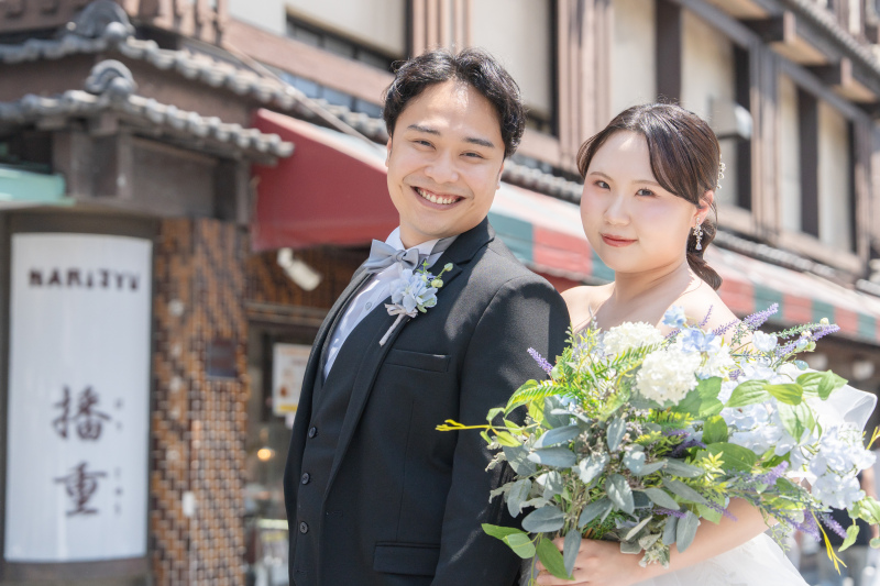 【道頓堀エリア】喧騒を離れた川沿いで、レトロな可愛い建物と船の往来を楽しむロケ♪