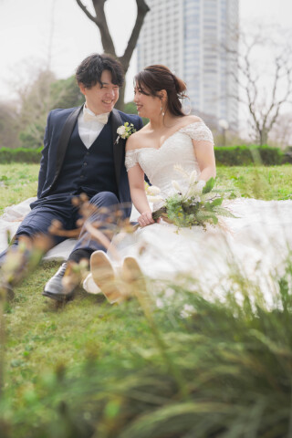 柔らかな光につつまれて、自然とこぼれる笑顔。あたたかな時間がそのまま写真に映る、そんなひととき。