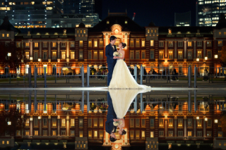 【東京駅前/Night撮影】※リフレクション加工ありライトアップされた東京駅のナイト撮影。水面に反射したような加工で、より特別な一枚になります。リフレクション加工は1枚から追加ご注文が可能です