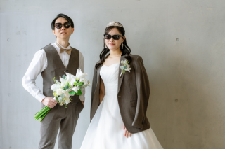 【スタジオコミコミプラン】持ち込みアイテムで魅せる自然体なおふたりのスタジオ撮影