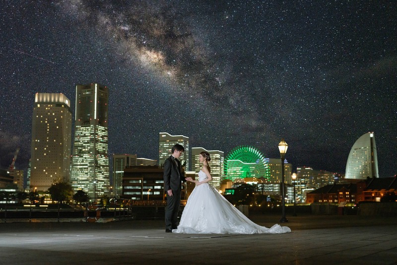 【みなとみらいエリア/Night撮影】美しい夜景と満点の星空が融合した幻想的な1枚。リフレクション加工、星空加工もお任せ下さい！昼と夜でがらりと印象がかわる横浜。撮影中も観光するようにに楽しみましょう