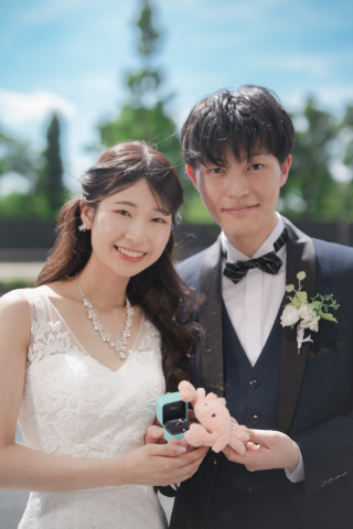 撮影時に小物やアイテムを取り入れると、同じアングルでも印象の異なる写真を残せます◎撮影小物は自由にお持ち込みいただけますので、おふたりらしいアイテムをぜひご用意ください！