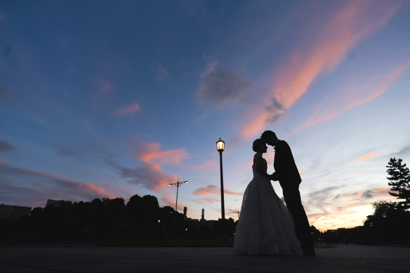 その日に出会った美しい景色を、ありのままの輝きで切り取り、時を越えても色褪せない記憶として残していく。光や影、空気の匂いまでも写し込み、心に焼きつく瞬間を永遠へと閉じ込める一枚を。