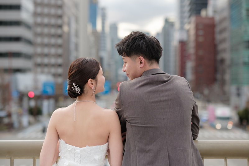 おふたりが見つめ合うバックショットでの撮影も◎