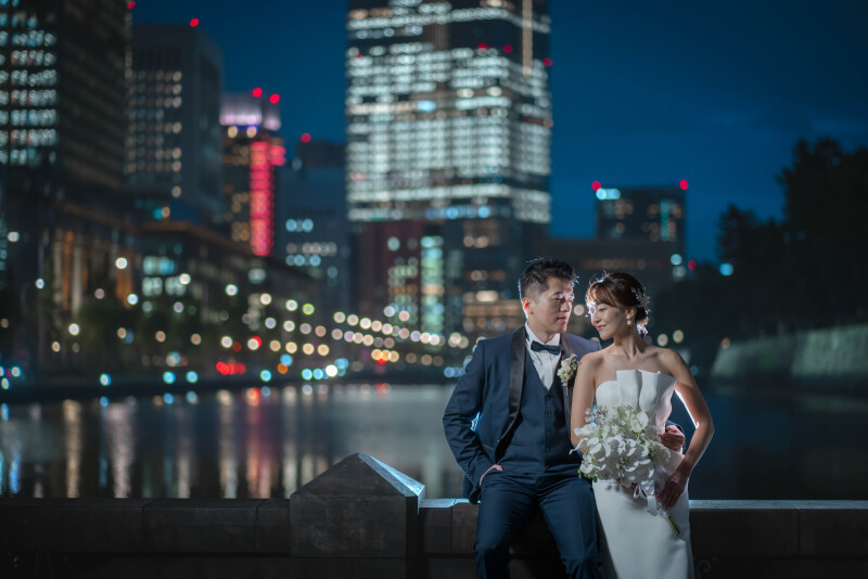 少しだけ特別な雰囲気を添えつつ、おふたりらしさを感じる空気感を大切に撮影を進めていきます。大切な一日に立ち会い、その瞬間を残すお手伝いができることを、とても嬉しく思っています。